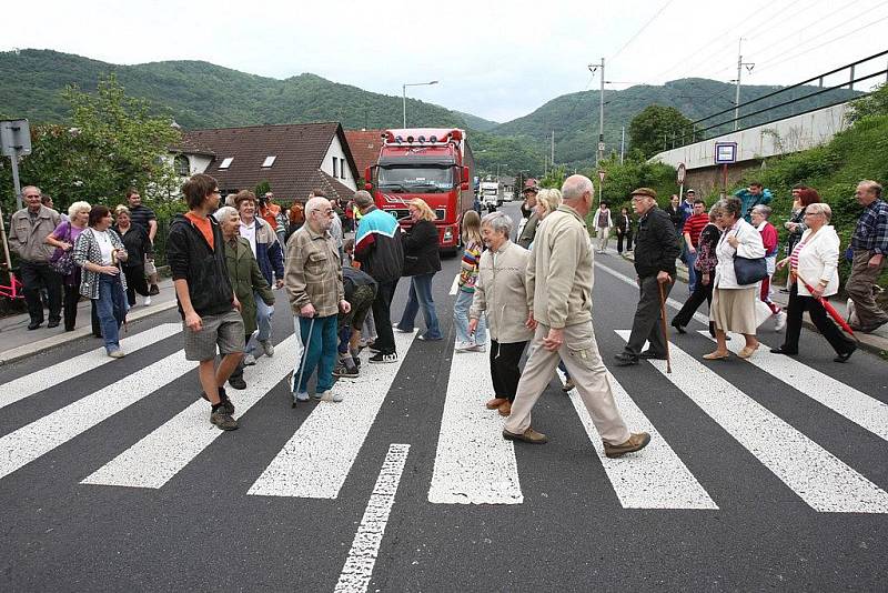 Lidé zastavili dopravu ve Vaňově