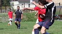 Fotbalisté Malečova (červení) si ve Svádově poradili s SKP Sever vysoko 6:0.