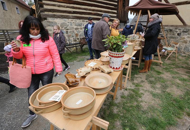 V sobotu a v neděli přišly stovky návštěvníků na tradiční Velikonoční jarmark v Zubrnicích.