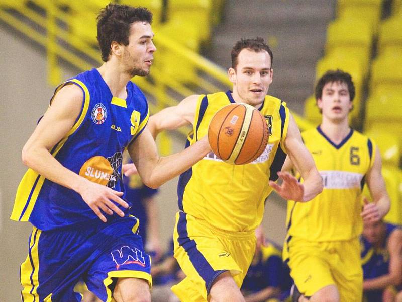 Ústecký basketbalista Marek Slunečko pomohl svému týmu k postupu do semifinále 1. ligy.