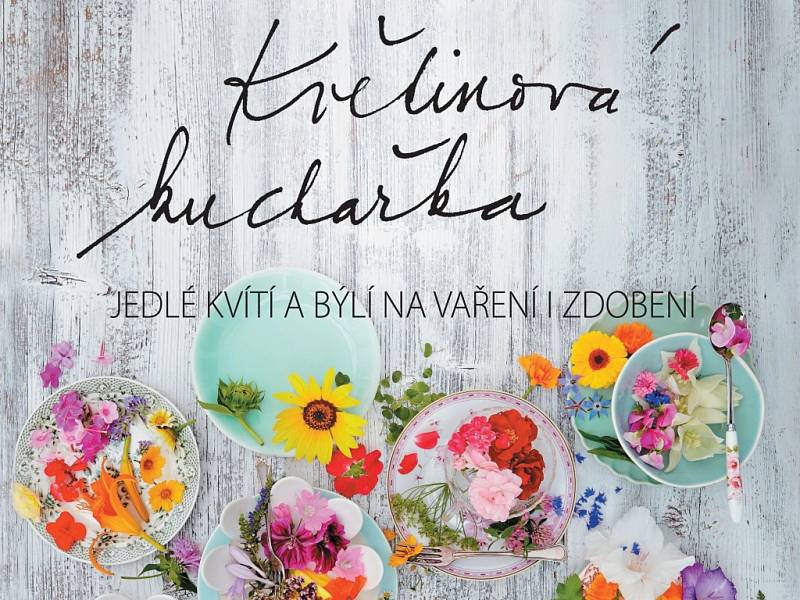 JANA VLKOVÁ, jejíž vášní je dobré jídlo, napsala unikátní českou Květinovou kuchařku.