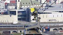 Kabina lanovky na Větruši. Březen 2016