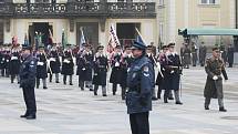 Miloš Zeman ve funkci vystřídal Václava Klause, který stál v čele země uplynulých deset let.