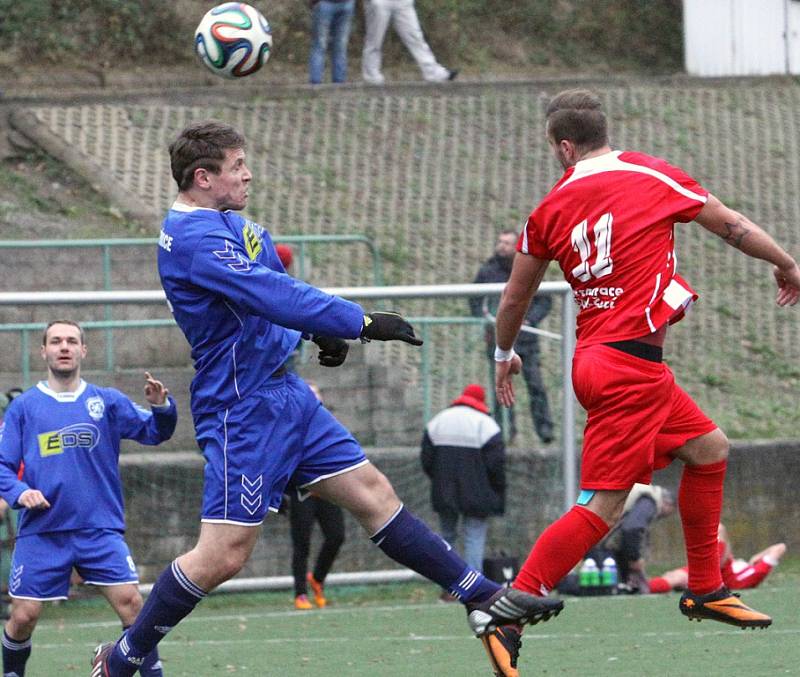 Fotbalisté Neštěmic (modří) doma porazili Štětí 2:1.