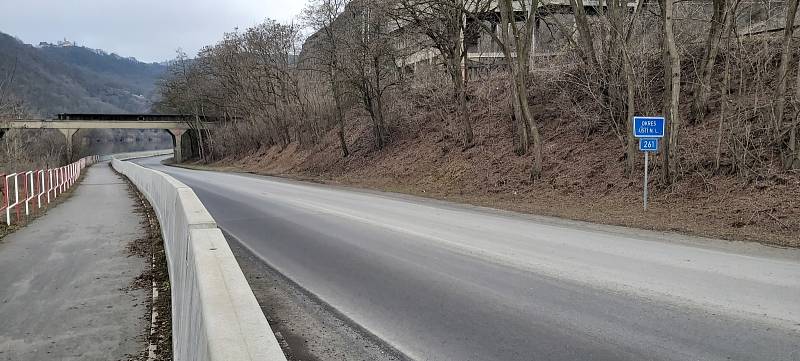 Z namátkových kontrol na hranicích okresu Ústí nad Labem a Litoměřice, po obou březích řeky Labe. Jedna je v Církvicích, druhá na konečné MHD ve Vaňově v Ústí. Pondělí 1. března 2021