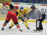 Ústečtí hokejisté doma porazili Hradec Králové 4:3 a už v sobotu se s Olomoucí střetnou o druhou příčku v tabulce.