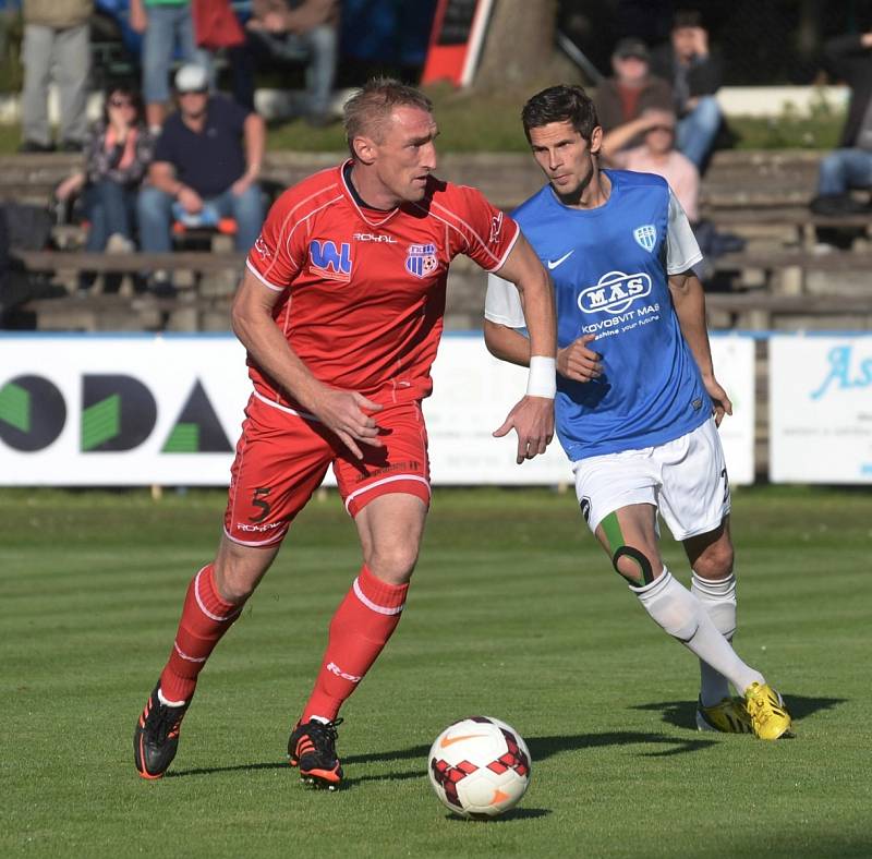 Ústečtí fotbalisté (červení) prohráli na hřišti Táborska 0:2.