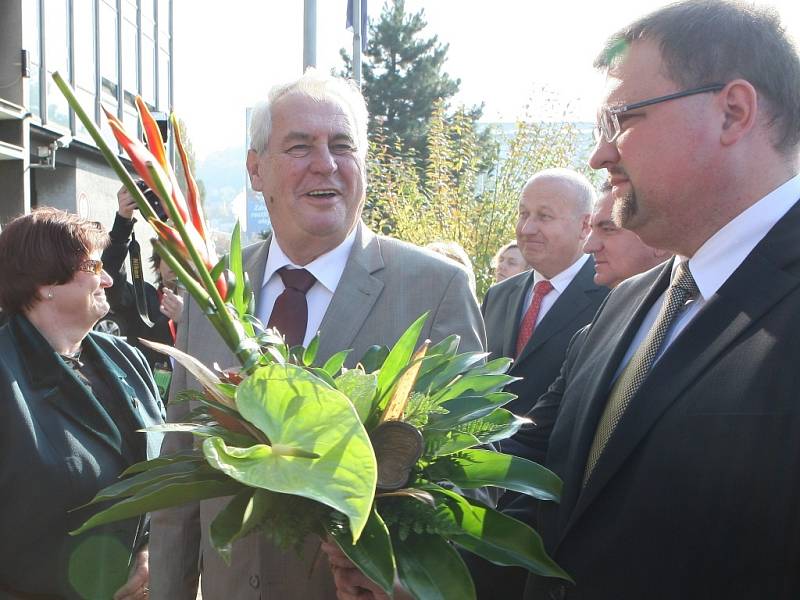 Prezident Miloš Zeman s ministryní Marií Benešovou zahájili stavbu nového sídla ústeckého soudu.