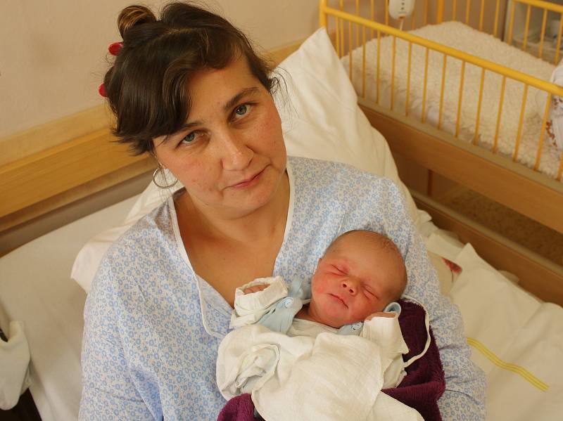 Dominik Klusáček se narodil Vlastě Haasové z Lovosic 3. října v 3.25 hod. v ústecké porodnici. Měřil 49 cm a vážil 3,15 kg.