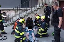 Muž v Ústí nad Labem spadl z několikametrové výšky.