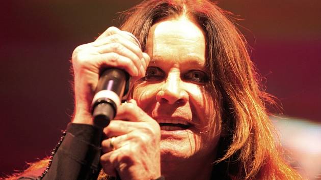 Ozzy Osbourne vystupoval v pražské O2 Areně loni v červnu. Ale letos se tam vrátil s Black Sabbath. A šlo o comeback roku.