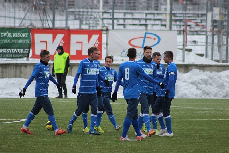 Ústečtí fotbalisté (modří) vyhráli v Praze nad Slavií 2:0. 