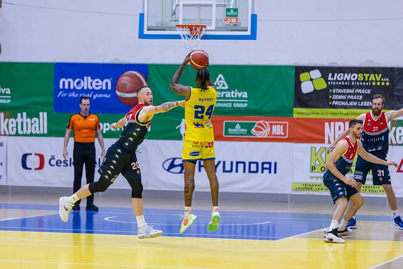 Sluneta Ústí nad Labem vs. Basket Brno.