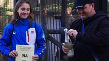 Mládě gibona bělolícího v sobotu v ústecké zoologické zahradě pokřtila gymnastka Anna Mária Kányai.