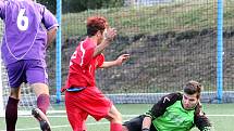 Fotbalisté Telnice (ve fialovém) zvítězili na hřišti Skorotic 3:0.