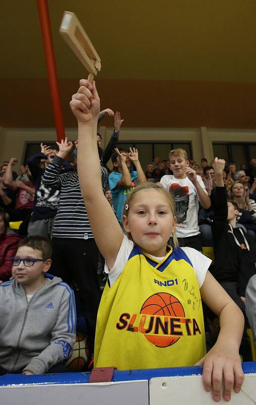 Basketbalové derby mezi Ústím nad Labem a Děčínem.