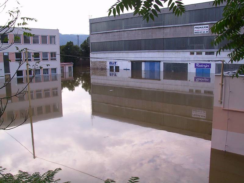 V pátek 16. srpna 2002 Labe kulminovalo - špatná situace byla například v Krásném Březně.