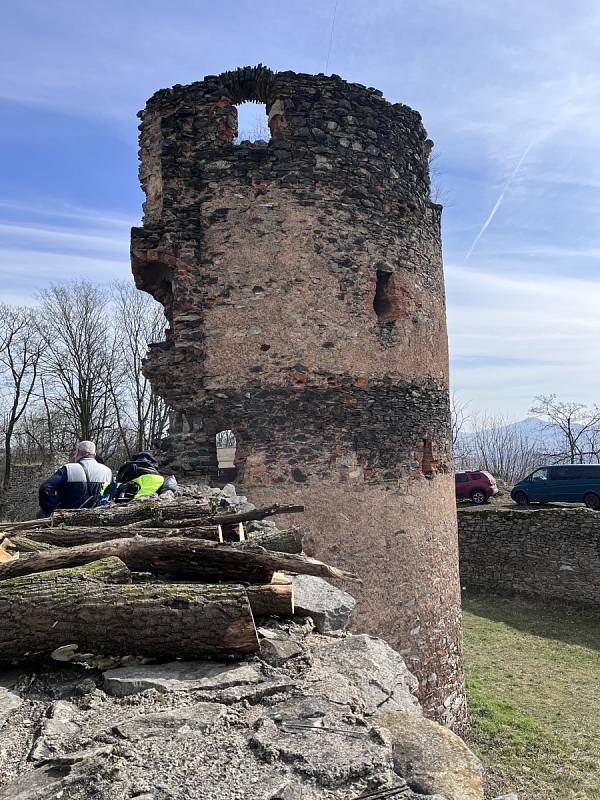Vůně zabijačky v sobotu přilákala stovky lidí na teplický hrad Doubravka.