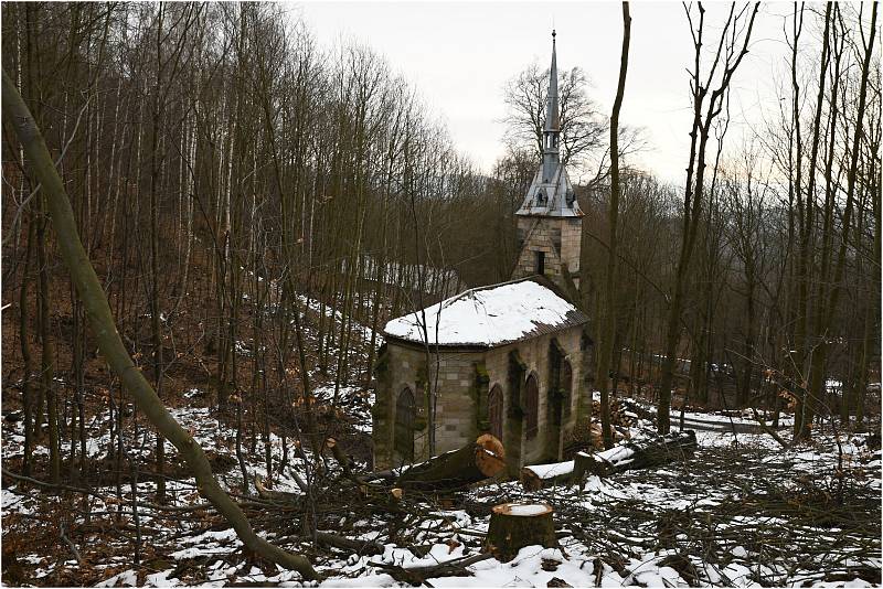 Místo zámku na Telnici najdete už jen kapli Ledebour. Při pátrání mi pomohl Jan Kolísek a starosta Jan Doubrava.