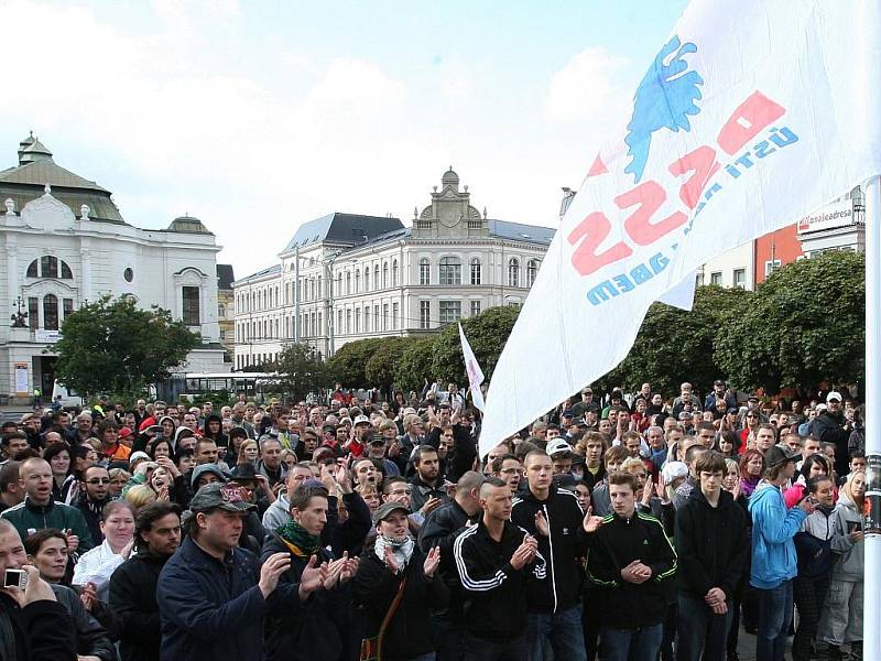 Demonstrace, nebo politický mítink?