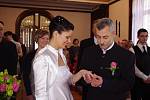 Snoubenci Karel Hájek a Alena Chodovská si přišli říci své „Ano“ a dát si své první manželské políbení v sobotu 23. 3. 2013 ve 12.00 hodin do ústecké obřadní síně ve vile Ignaze Petschka.