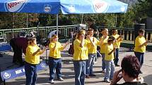 Festival Cesta k nám z roku 2006 z ústecké Zoo Krásné Březno. Vystoupili zde i ústečtí mentálně postižení z ÚSP Všebořice