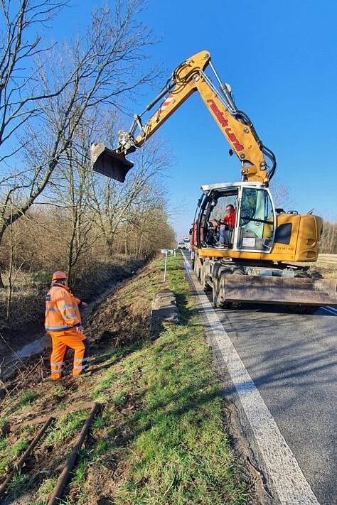 Silničáři opravili úsek silnice I/13 mezi Chlumcem a Libouchcem