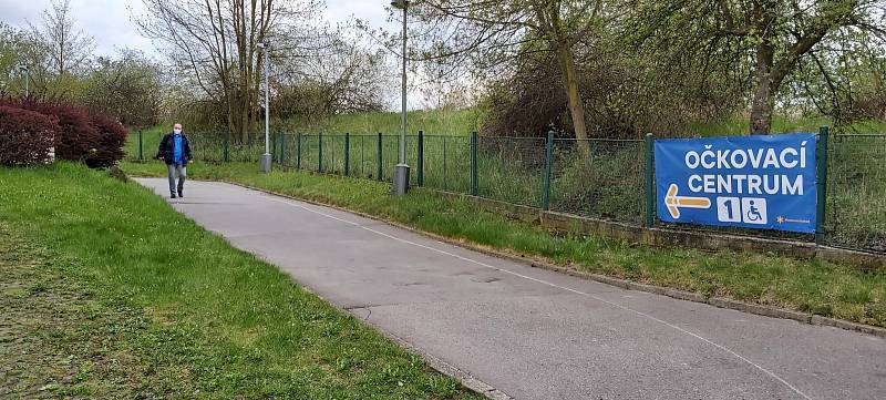 Nové očkovací centrum v Ústí nad Labem v pondělí 3. května otevřelo pro veřejnost. Najdete ho v budově starého rektorátu.