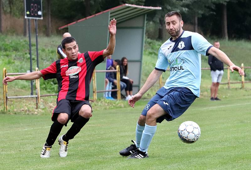 II. třída Ústí n/L 3. kolo - Utkání Trmic (červenočerní) s Přestanovem (modří) skončilo remízou 2:2, penaltový rozstřel zvládli lépe hosté z Přestanova.