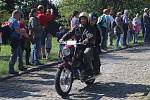 Na zámku ve Velkém Březně se jel závod historických vozidel a motocyklů o Pohár hraběte Chotka.