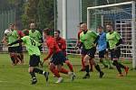 Fotbalisté Junioru Děčín (červené dresy) doma porazili Svádov 3:1.