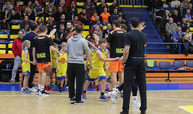 Basketbalové derby mezi Ústím a Děčínem.