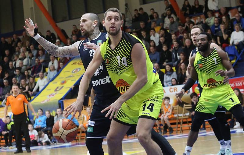 SLUNETA Ústí nad Labem - ARMEX Děčín 98:83.