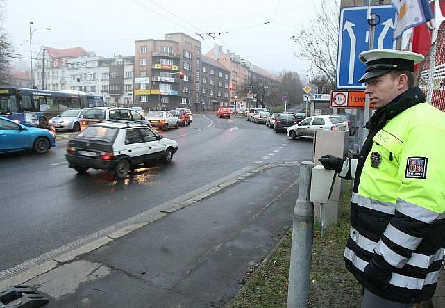 Dopravní situace v Ústí nad Labem v pondělí kolem 17.00 hodiny. 