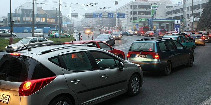 Dopravní situace v Ústí nad Labem v pondělí kolem 17.00 hodiny. 