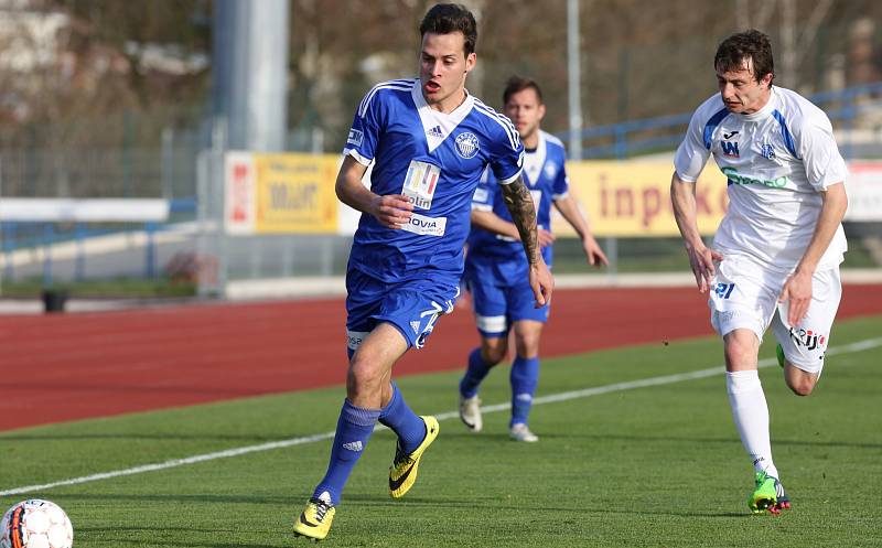 Ústečtí fotbalisté (bílí) doma rozstříleli Kolín 5:1.