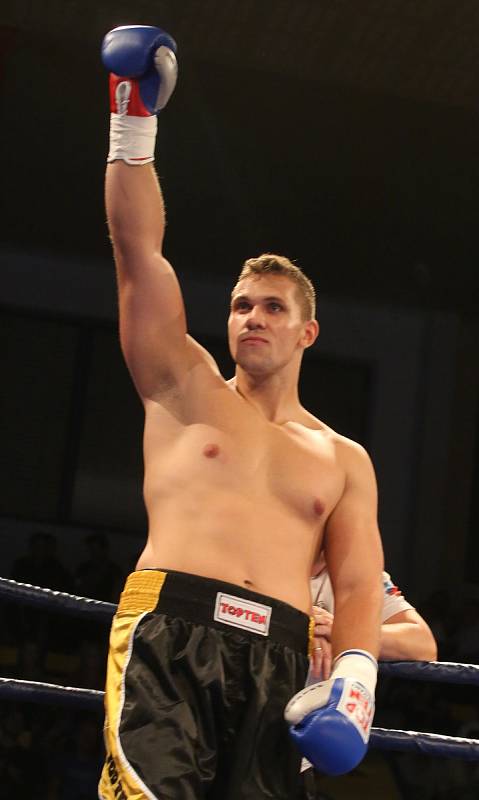 Ústecký boxer Tomáš Šálek zvítězil nad Slovákem Robertem Raczem.