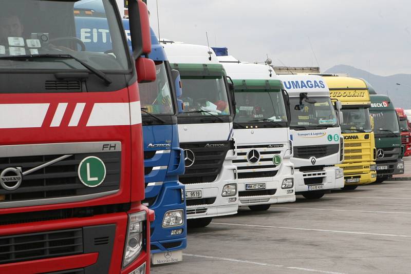 Odpočívadel pro kamiony je v Česku zoufale málo.
