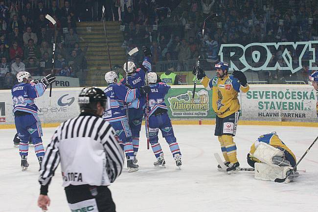 Ústečtí lvi zápas bohužel prohráli, vítězem Play off se stali hokejisté z Chomutova.