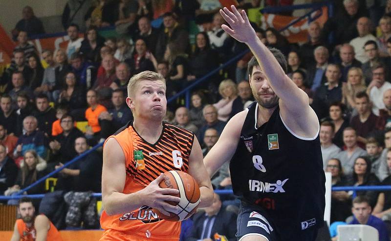 Basketbalové derby mezi Ústím a Děčínem.