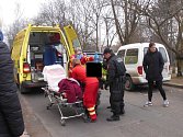 Zdravotní záchranná služba ženu odvezla do Masarykovy nemocnice k vyšetření.