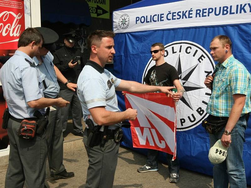 Příjezd příznivců DSSS do ústí nad Labem.