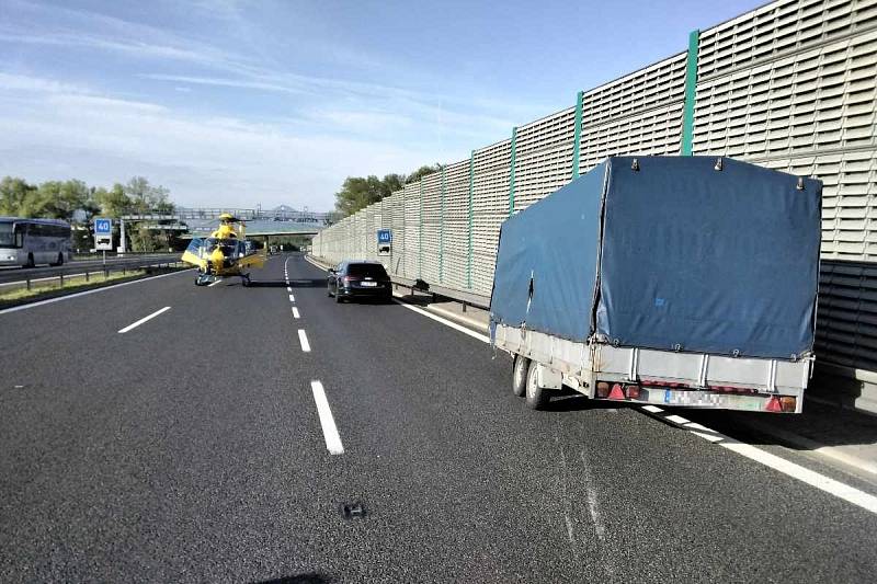 Nehoda nákladního vozu a dodávky na dálnici D8 u Knínic