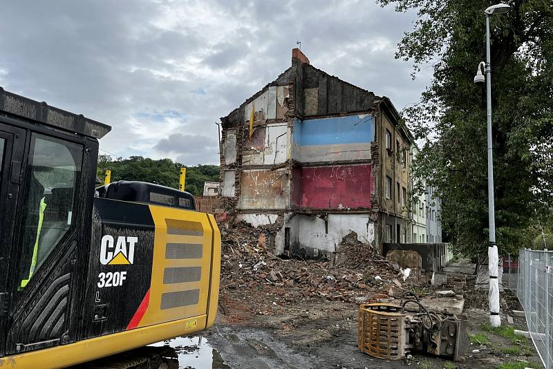 Demolice dvou domů ve Sklářské ulici v ústeckých Předlicích