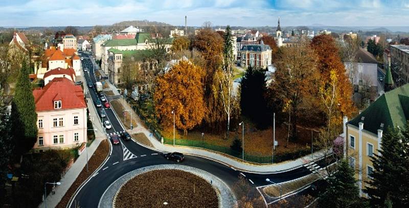 Křižovatky na silnici II/263 v průtahu Rumburkem.