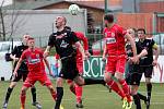 Ústečtí fotbalisté (červení) zvítězili na půdě HFK Olomouc 3:1.