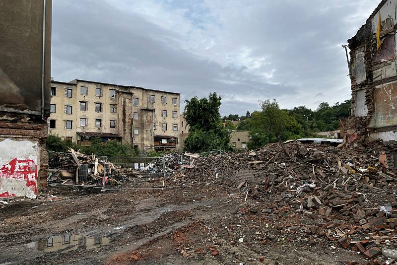 Demolice dvou domů ve Sklářské ulici v ústeckých Předlicích