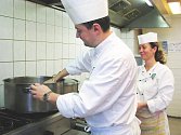 Kuchařský tým restaurace Sport – Pub na zimním stadionu připravuje pro návštěvníky restaurace každý čtvrtek polední menu podle čtenářů Ústeckého deníku.