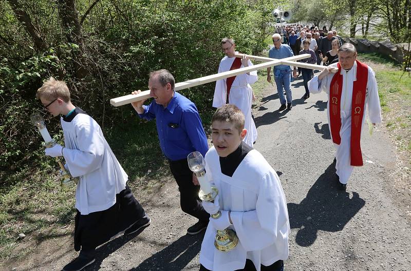 Představitelé církve v Ústí nad Labem odpoledne vystoupili na Mariánskou skálu.