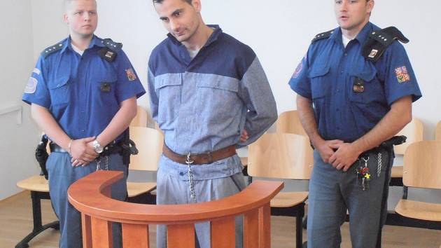 NAPOSLEDY byl Julius Danko odsouzen za loupež na 2,5 roku. Trest si o 5 let prodloužil útokem na spoluvězně. 